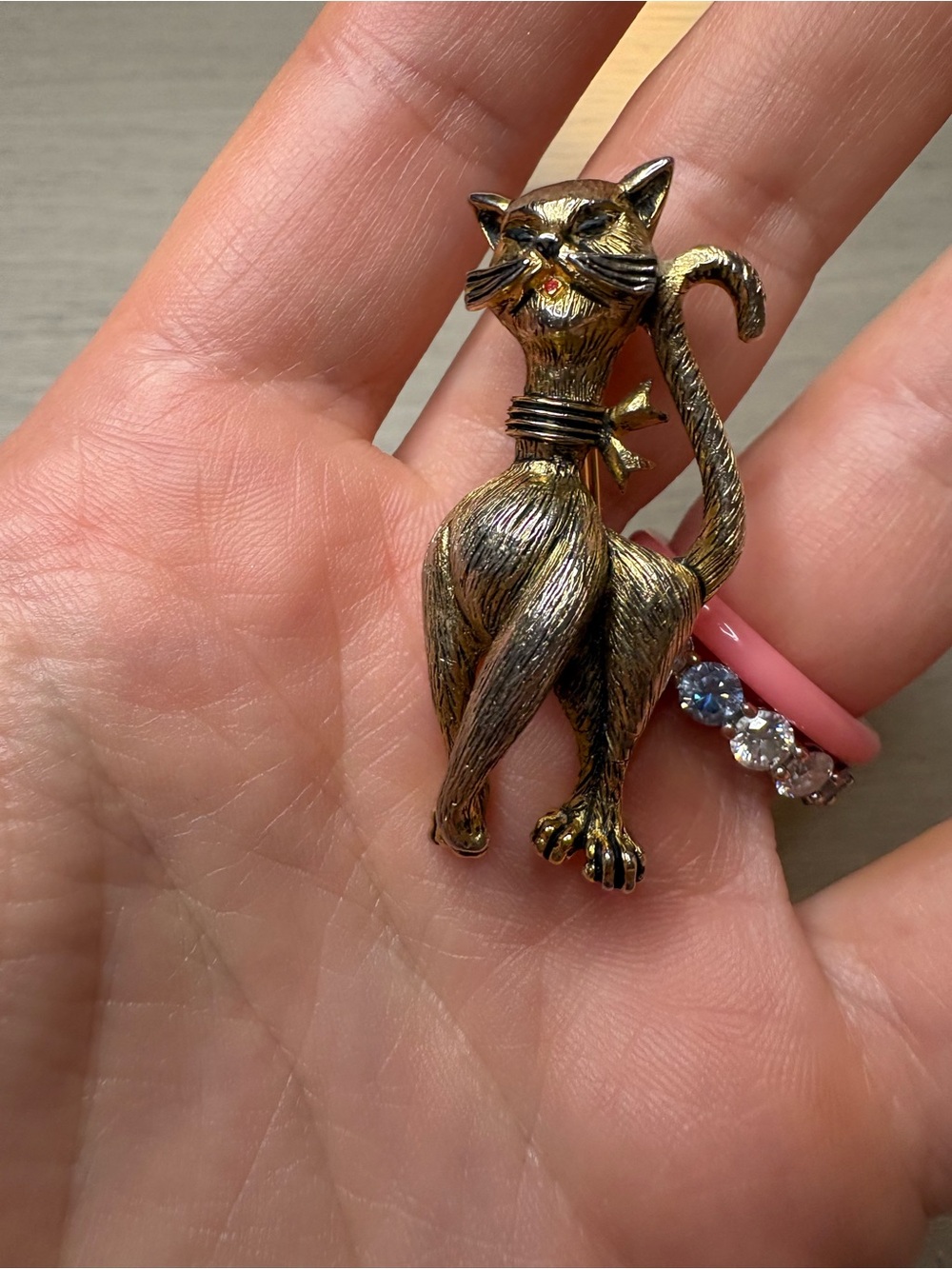 Vintage Gold Cat Brooch - Elegant Cat‎ Pin